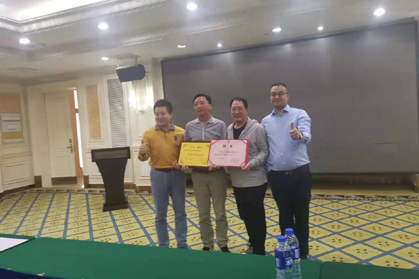 祝賀江蘇斯普瑞董事長當(dāng)選“十大牛商”，追夢的心永不老