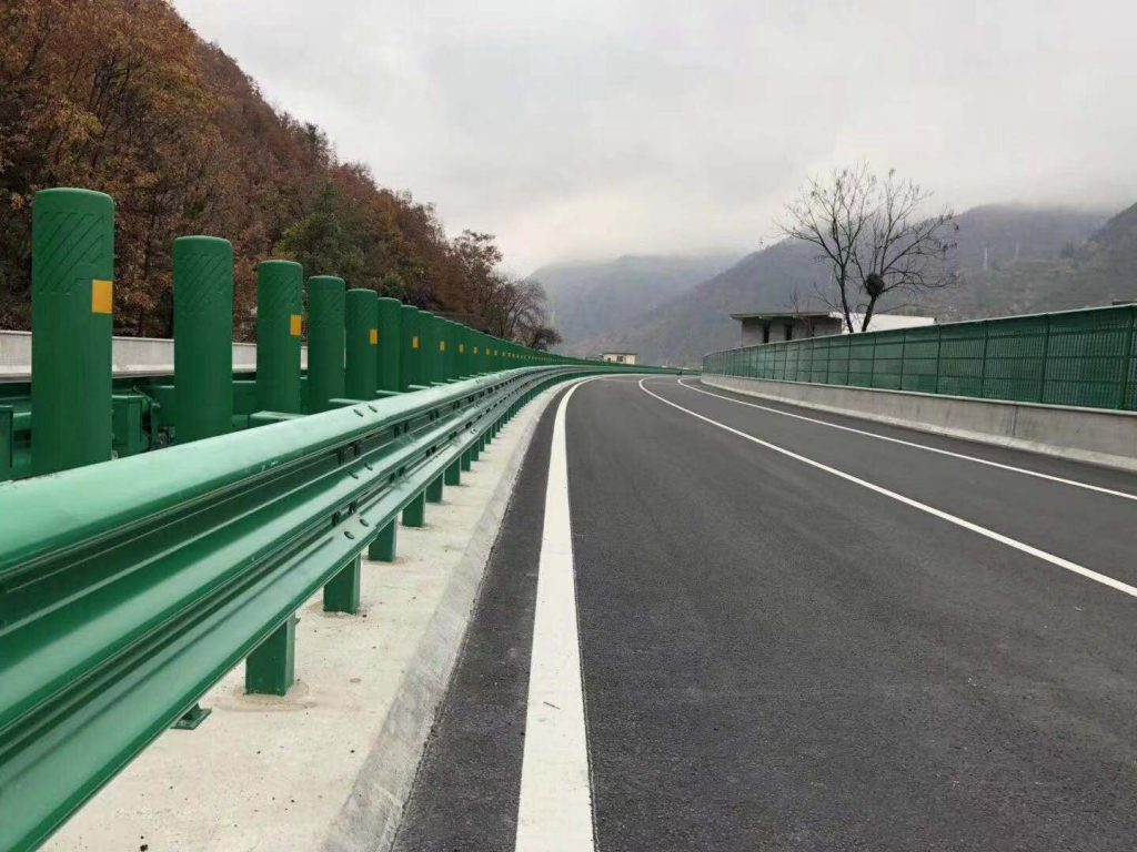 大型噴涂設備廠家科普關于高速護欄涂層檢測要點！
